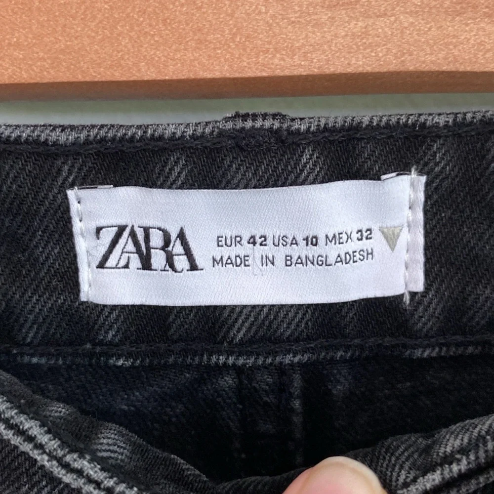 Zara Women’s Black Frayed Denim Jean Shorts Size 10 - Picture 3 of 4